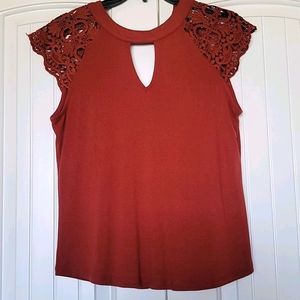 NWOT Cute key hole top